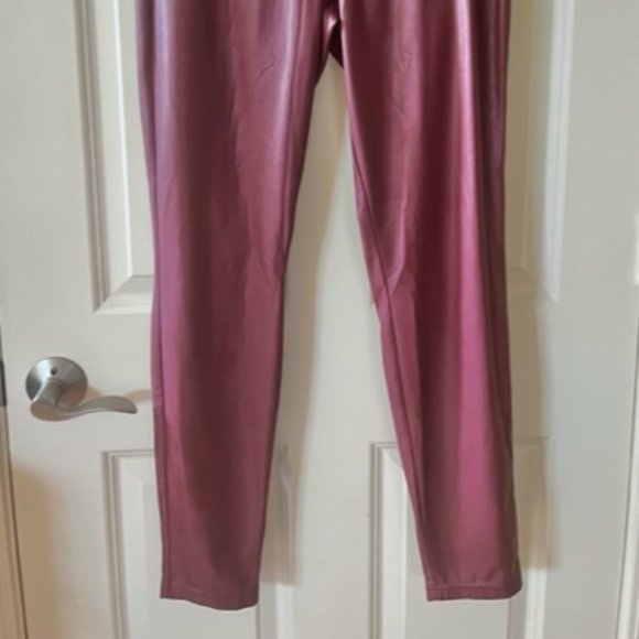 HUE: WOMENS 'SANGRIA' LEATHERETTE LEGGINGS-SIZE MEDIUM **NEW WITH TAGS** - Picture 2 of 2